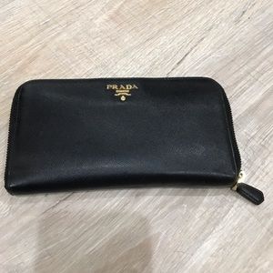 SOLD 🍭Prada Saffiano Metal Wallet